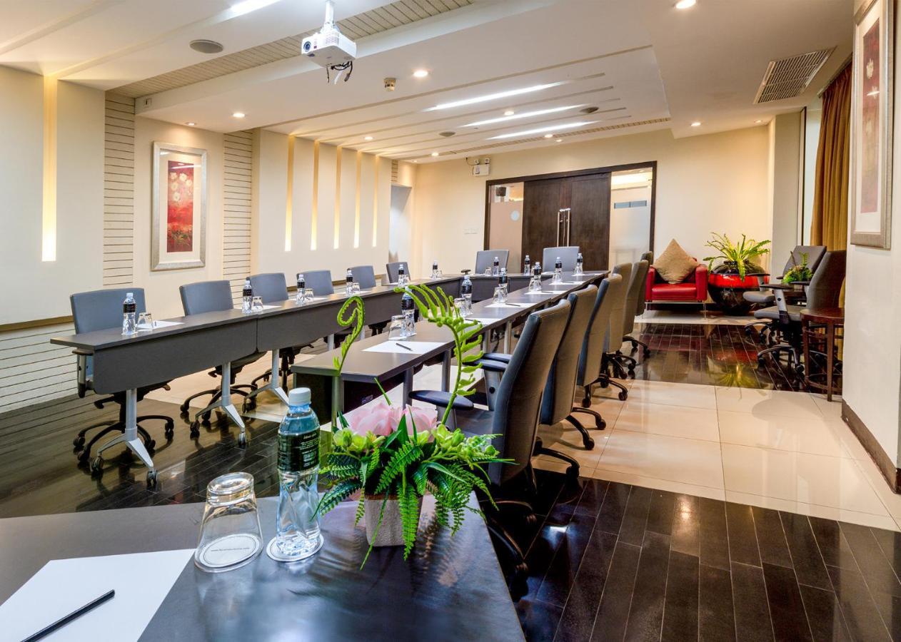 Furamaxclusive Sathorn, Bangkok Hotel Exterior photo